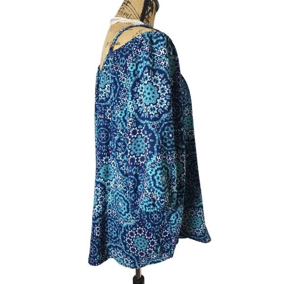 Torrid Cold Shoulder Top Medallion Print Chic Tunic Size 2X NWOT - Picture 4 of 8